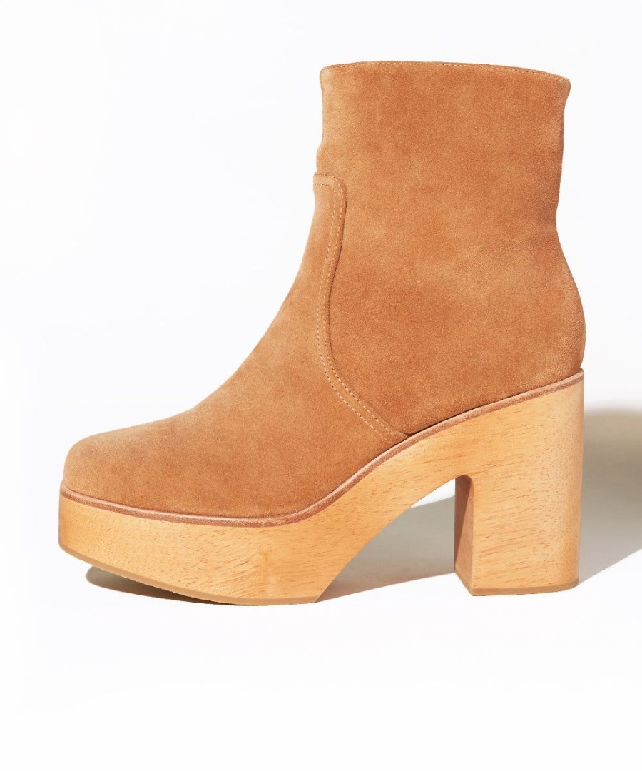 Charlotte Stone Paz In Camel Hot